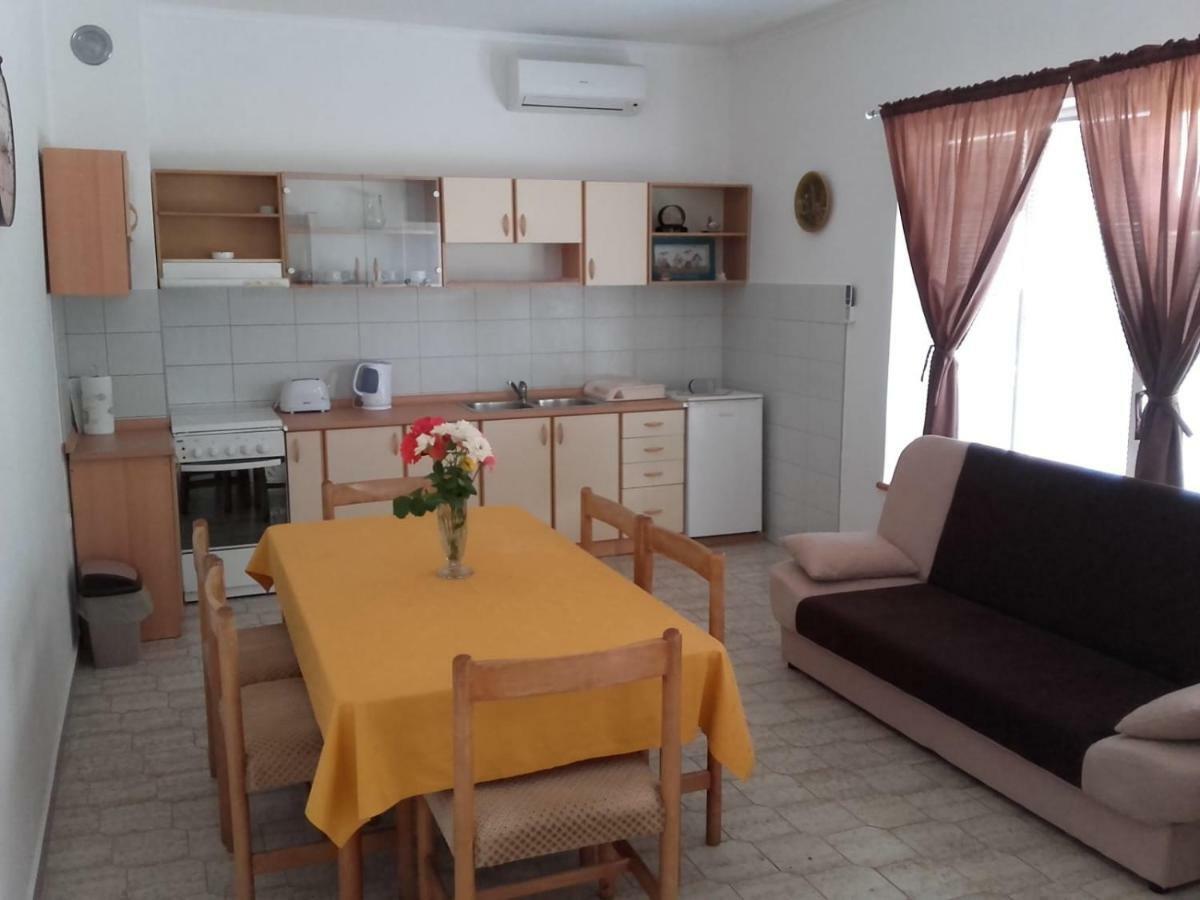 Apartment Vlado *